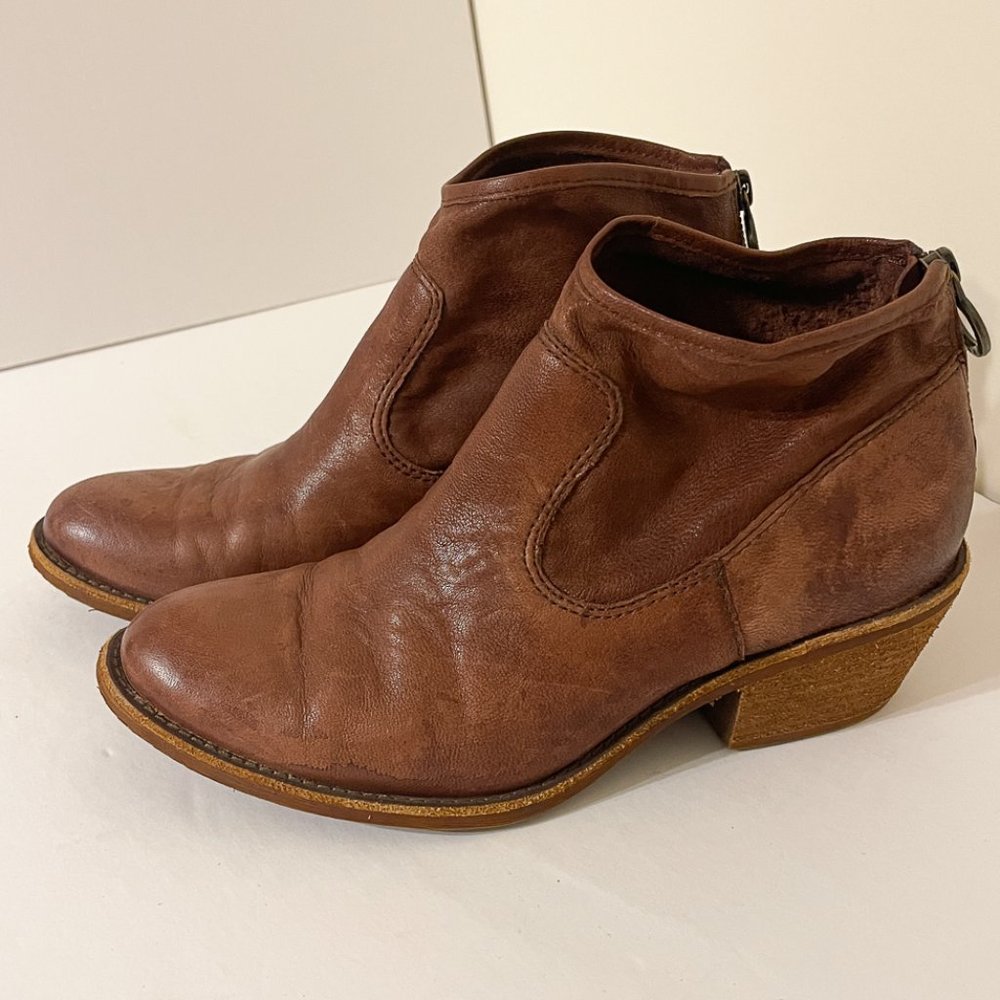 Sofft Aisley Boots in Cafe (Brown) Color, Size 9